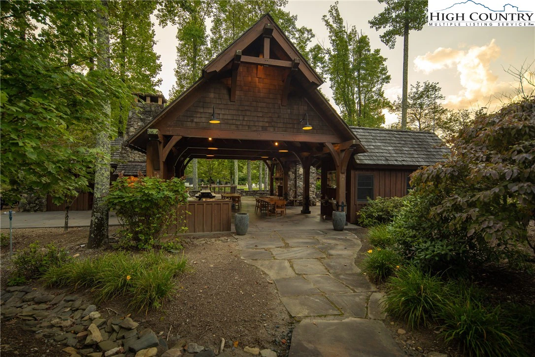 Image number 11 for the current listing