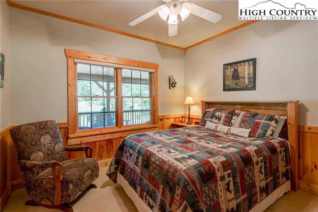 Image number 3 for the current listing