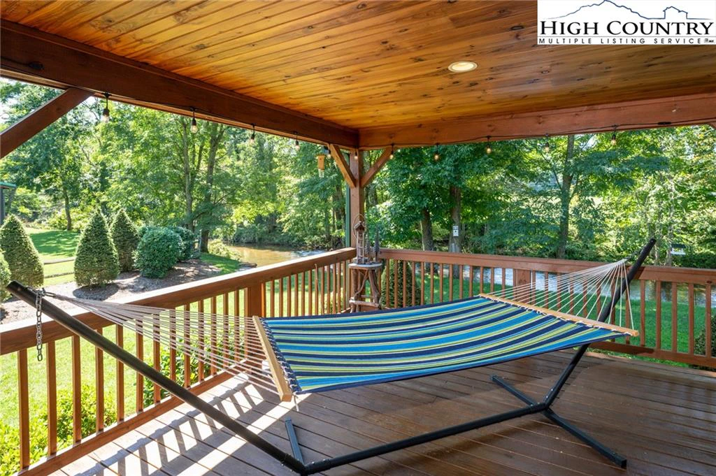 Image number 9 for the current listing