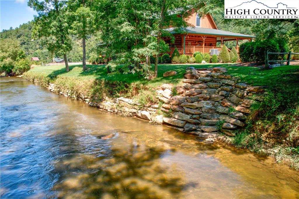 Image number 17 for the current listing
