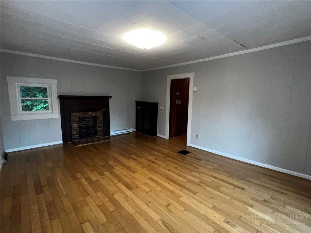 Image number 10 for the current listing