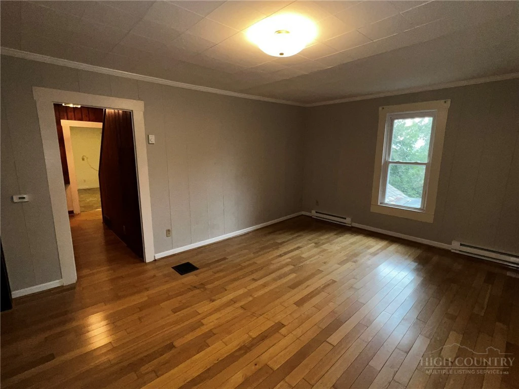 Image number 11 for the current listing