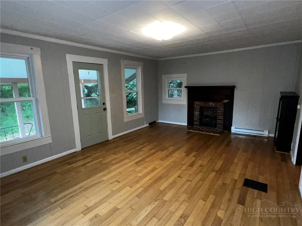 Image number 12 for the current listing
