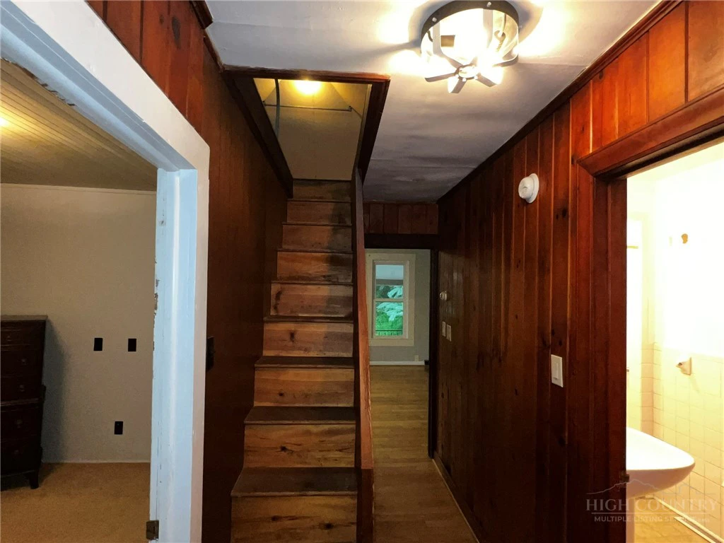 Image number 13 for the current listing