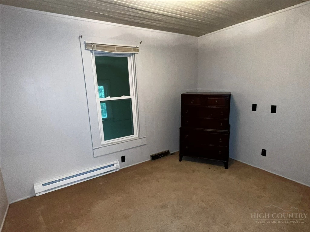 Image number 14 for the current listing