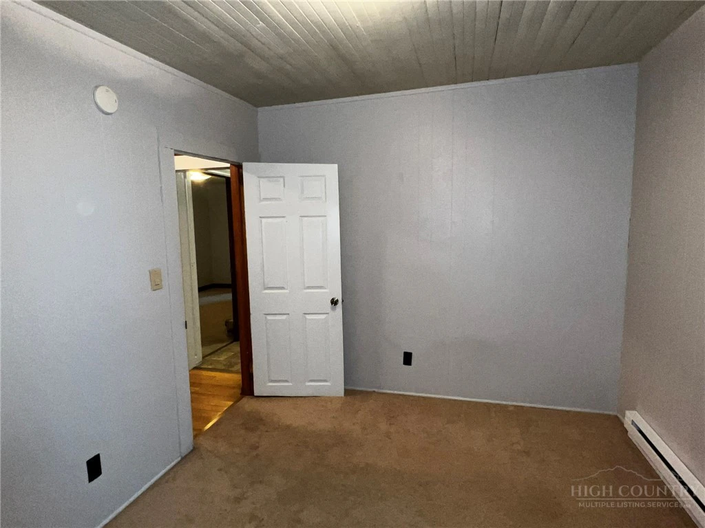 Image number 15 for the current listing