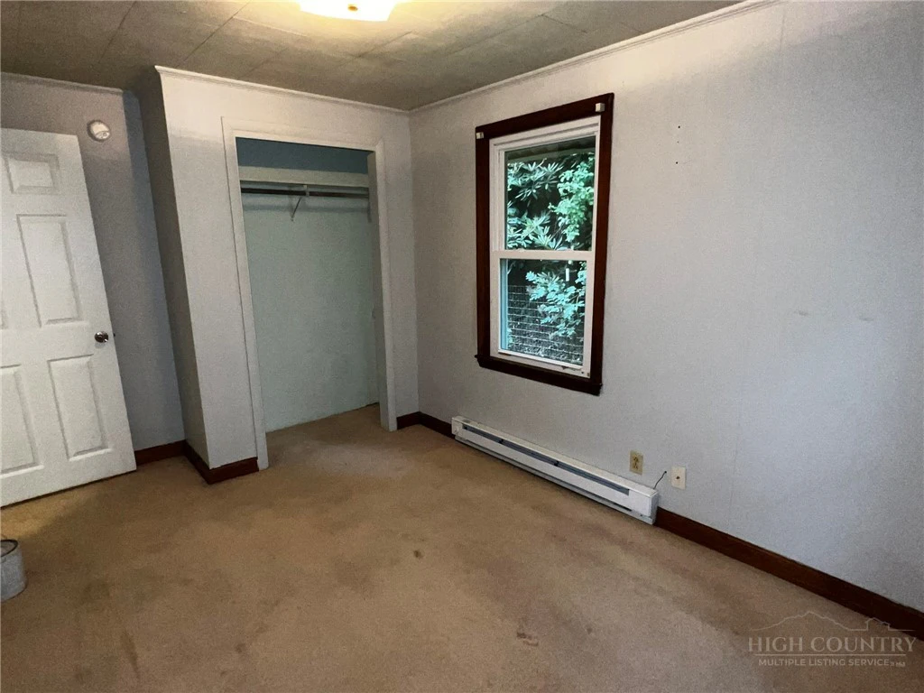 Image number 16 for the current listing