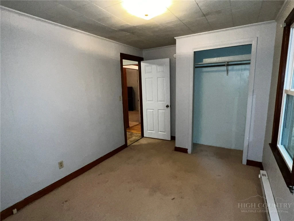 Image number 18 for the current listing