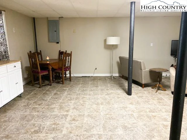 Image number 4 for the current listing