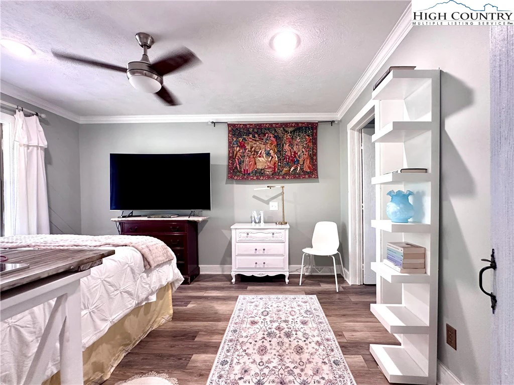 Image number 4 for the current listing
