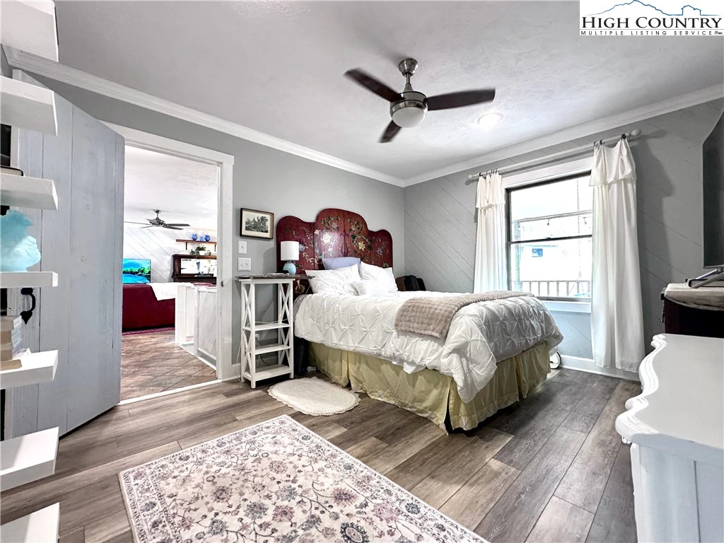 Image number 7 for the current listing