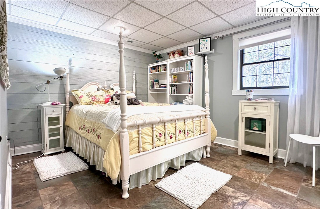 Image number 2 for the current listing