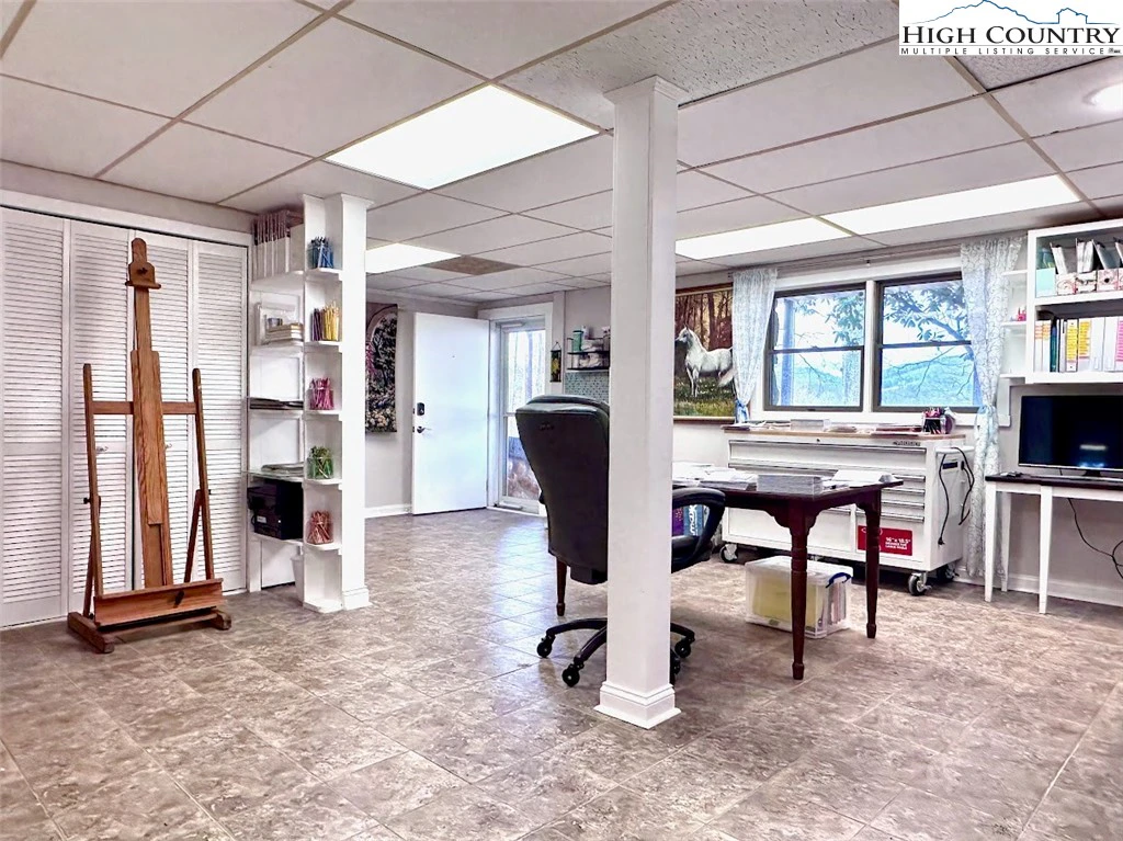 Image number 21 for the current listing