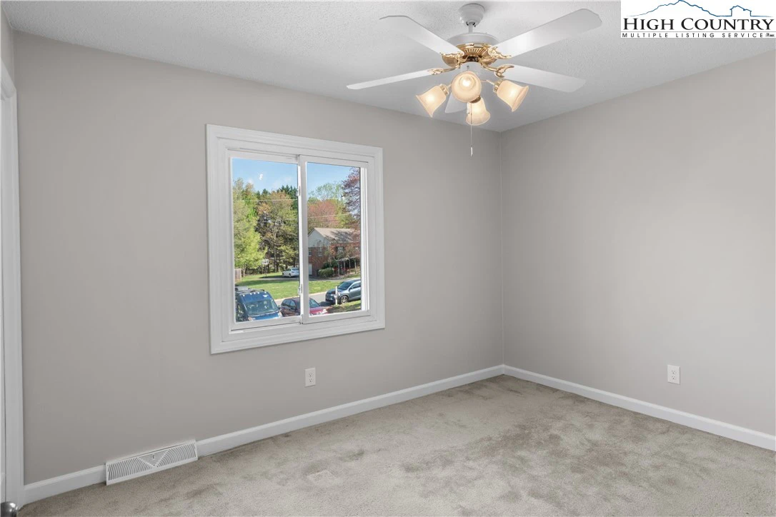 Image number 5 for the current listing