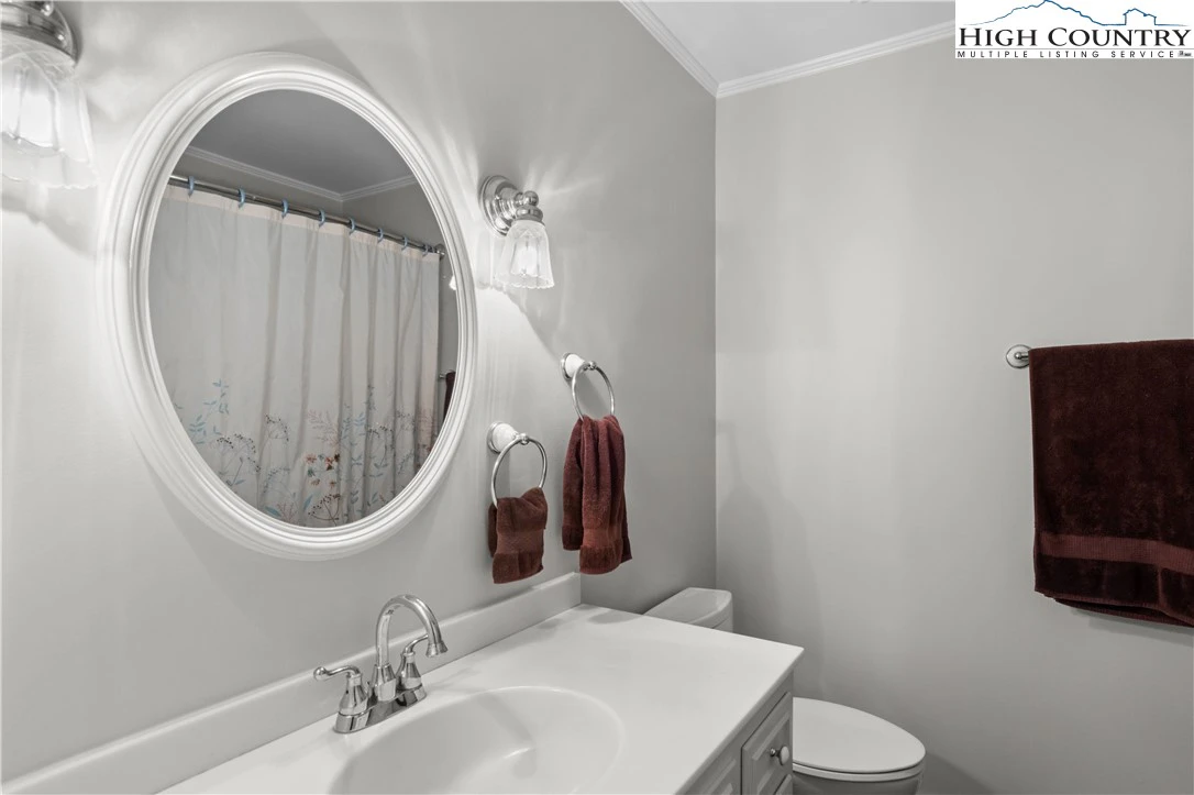 Image number 7 for the current listing