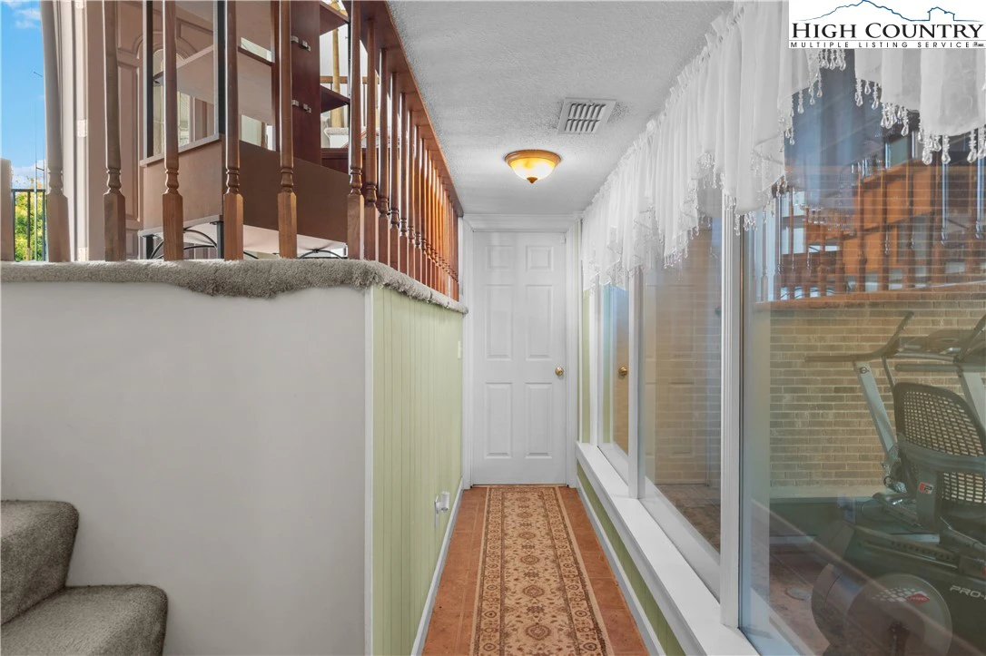 Image number 8 for the current listing