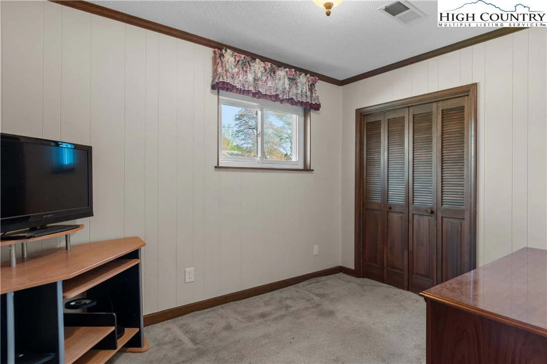 Image number 2 for the current listing
