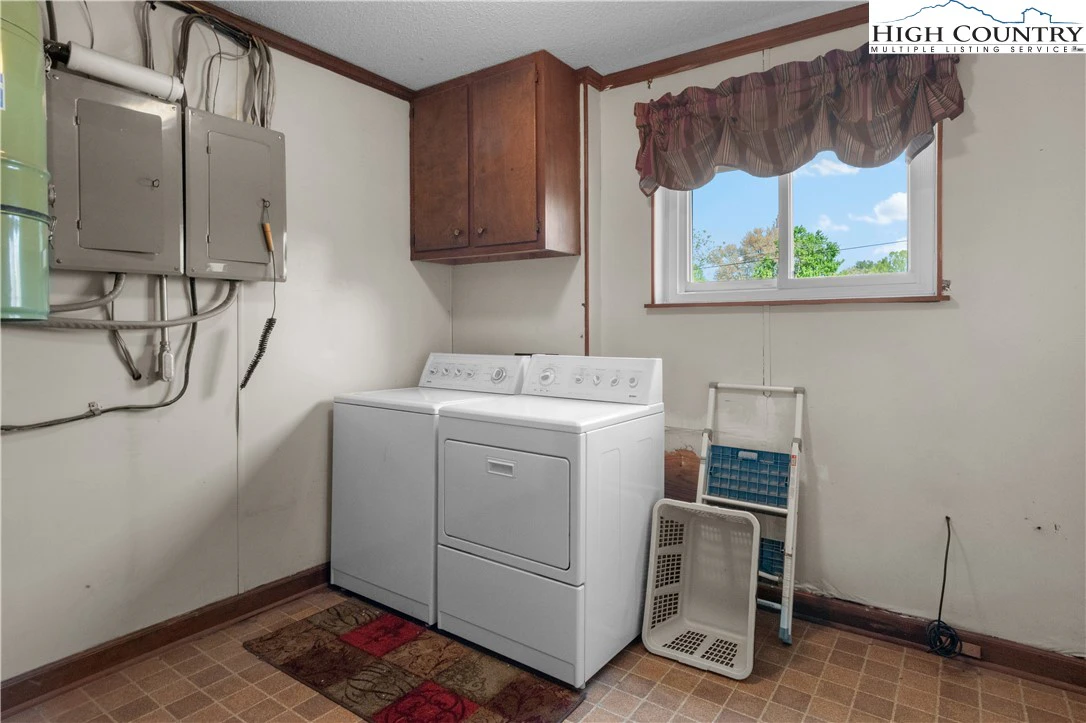 Image number 14 for the current listing