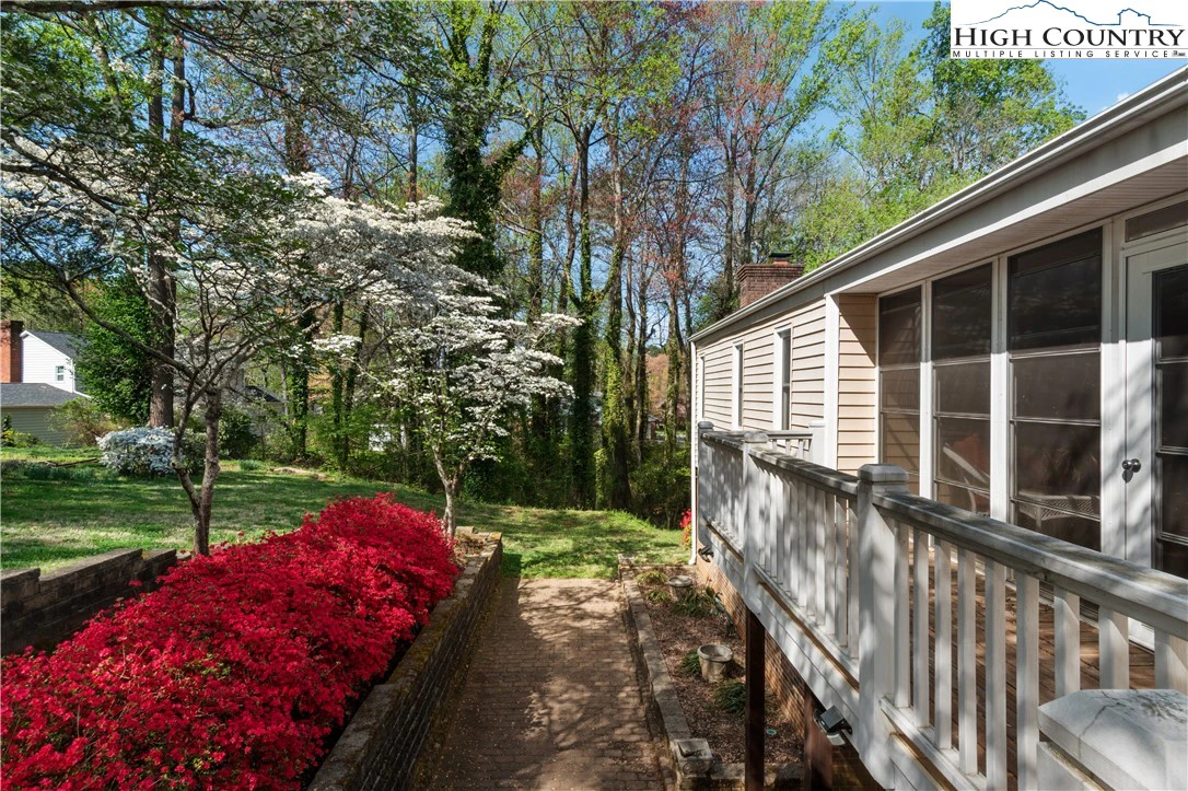 Image number 21 for the current listing