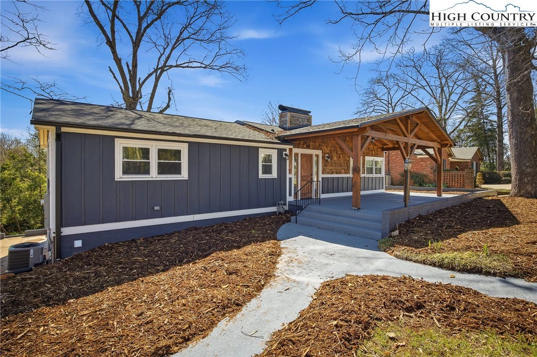 Image number 1 for the current listing