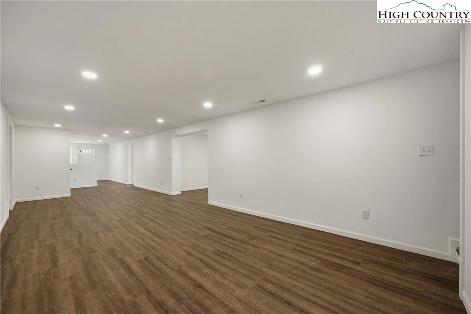 Image number 9 for the current listing