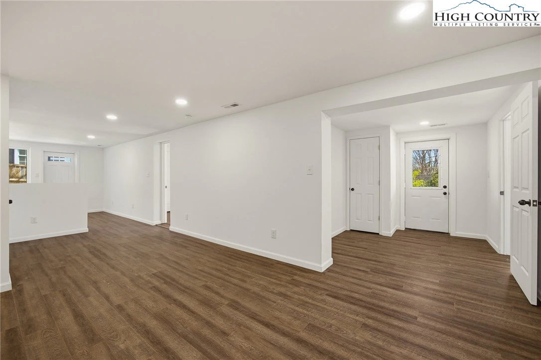 Image number 10 for the current listing