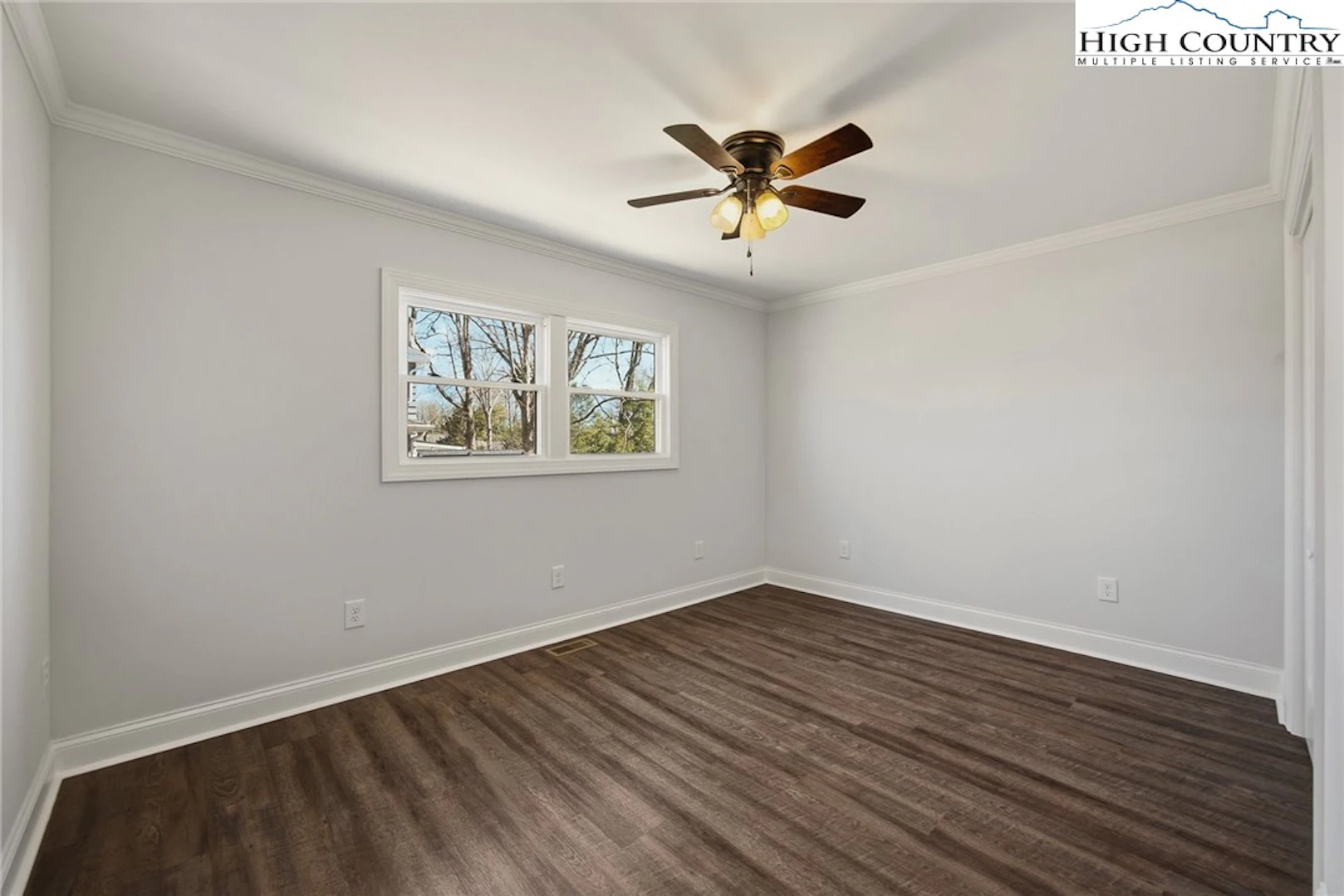 Image number 6 for the current listing