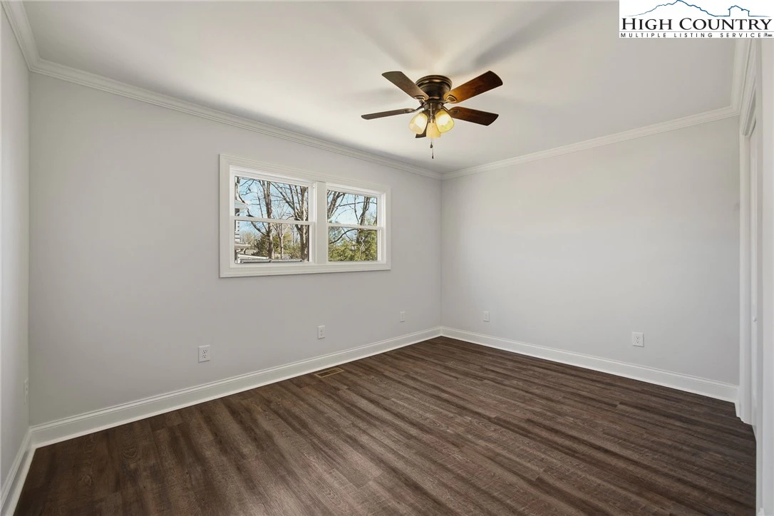 Image number 6 for the current listing
