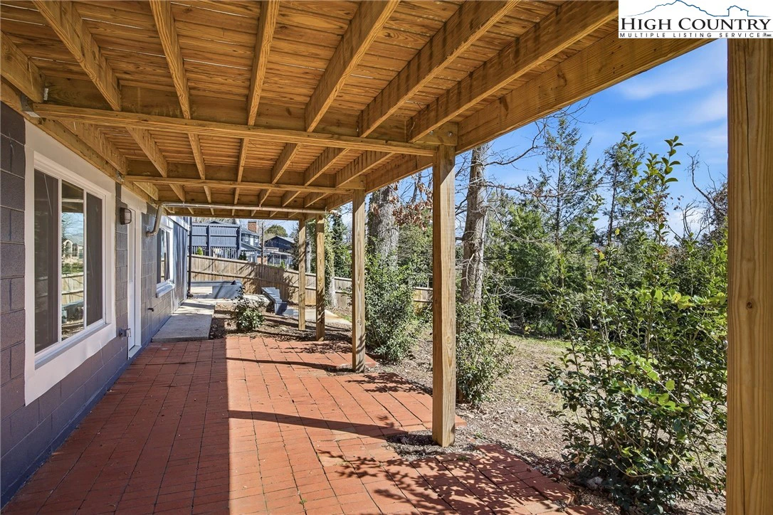 Image number 17 for the current listing