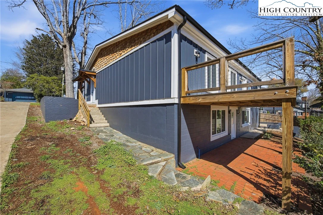 Image number 18 for the current listing