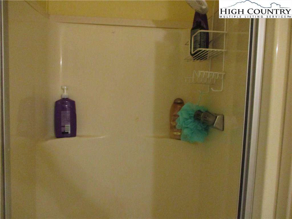 Image number 2 for the current listing