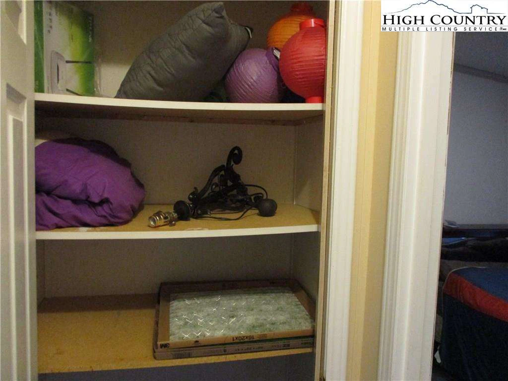 Image number 11 for the current listing