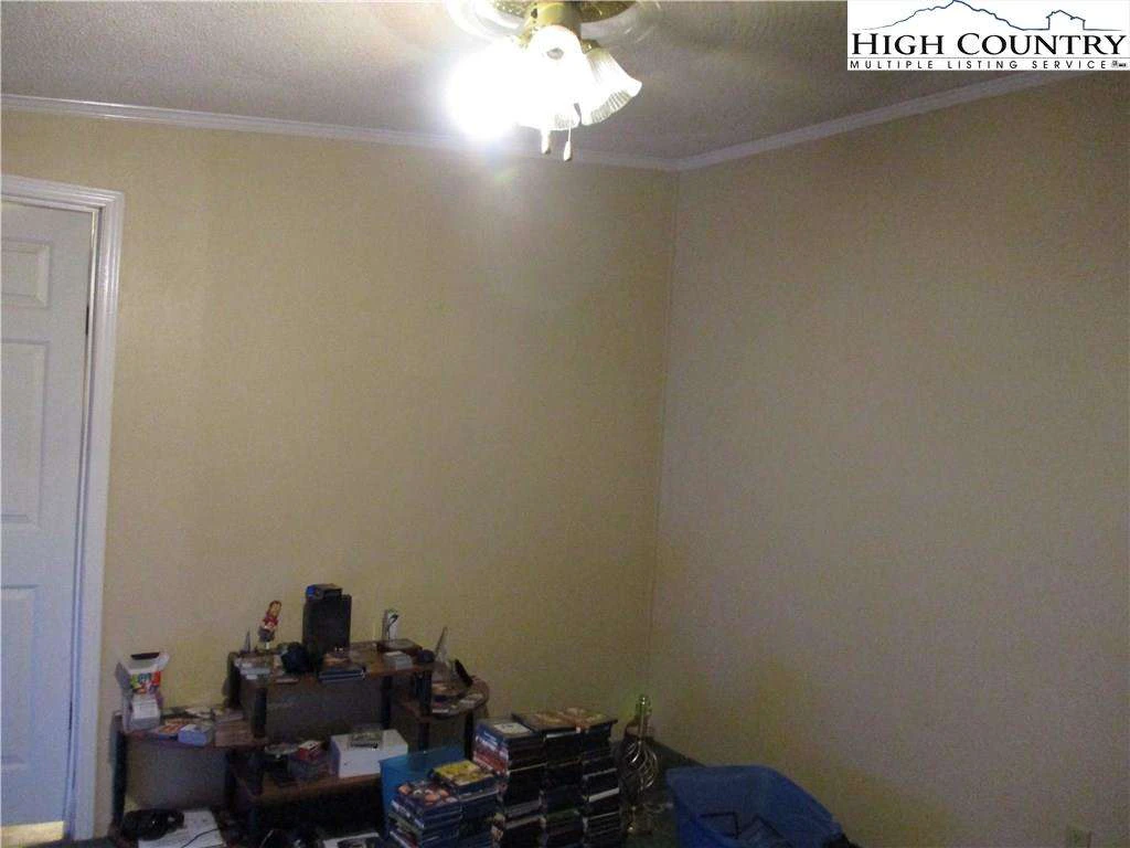 Image number 10 for the current listing