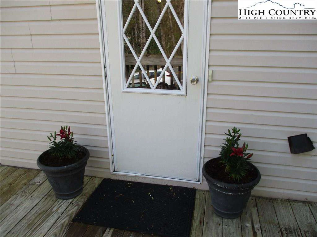 Image number 18 for the current listing