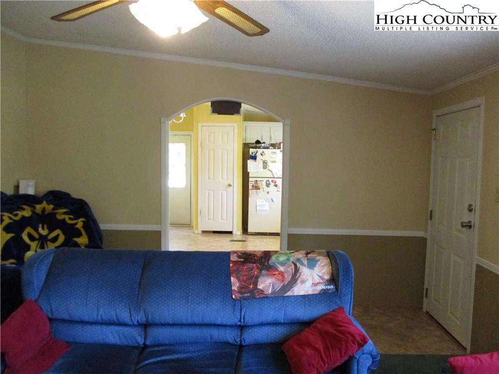 Image number 16 for the current listing