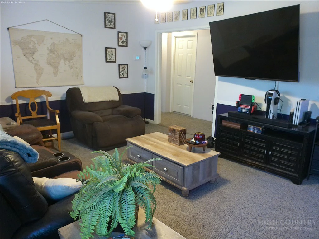 Image number 21 for the current listing