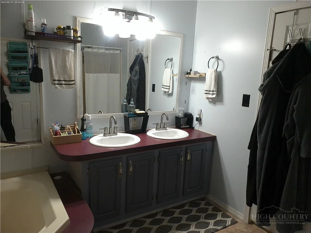 Image number 2 for the current listing