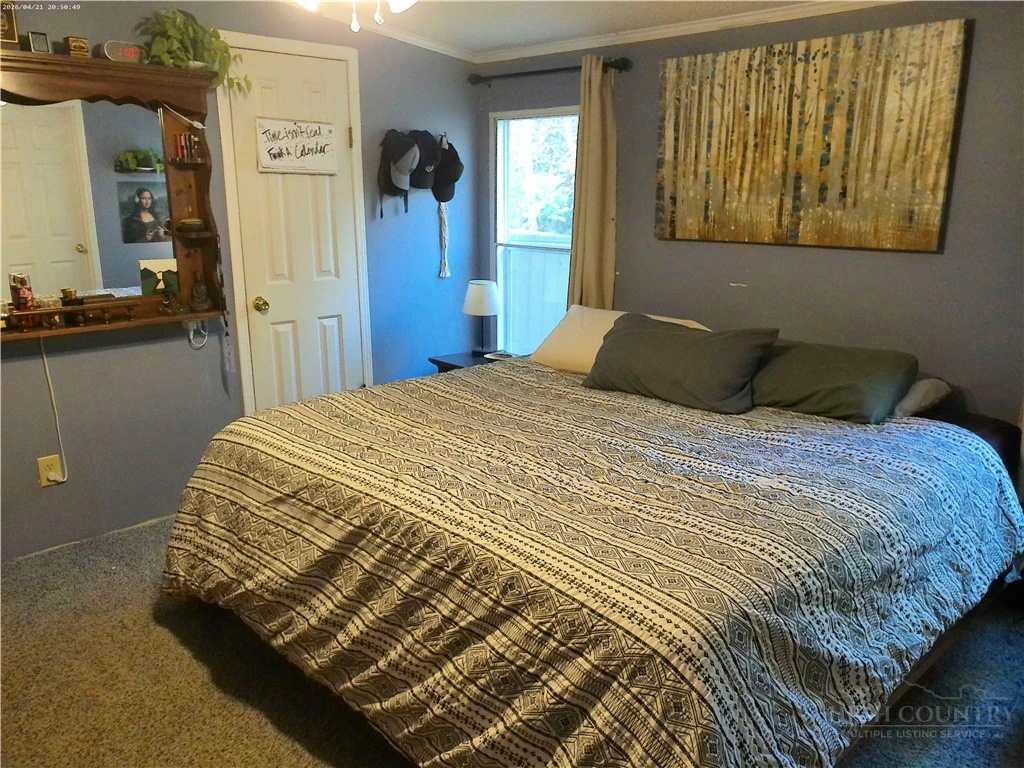 Image number 19 for the current listing