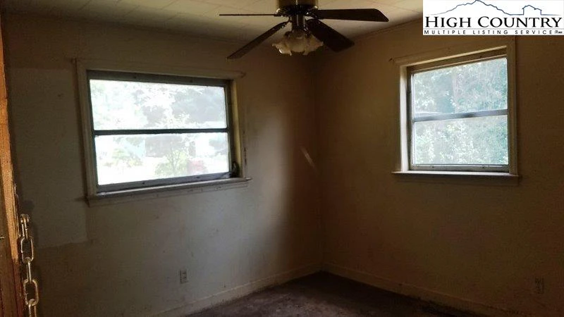 Image number 20 for the current listing