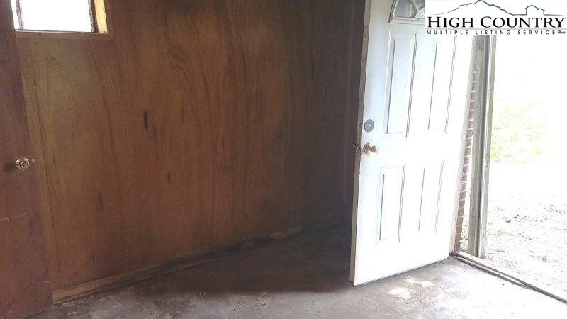 Image number 3 for the current listing