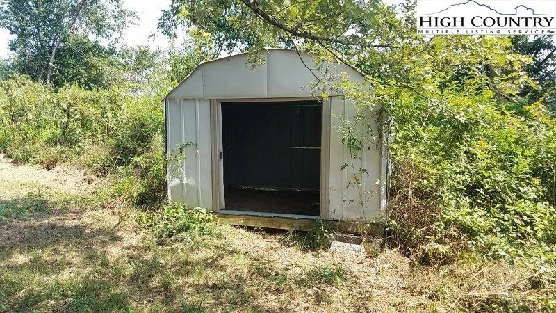 Image number 11 for the current listing