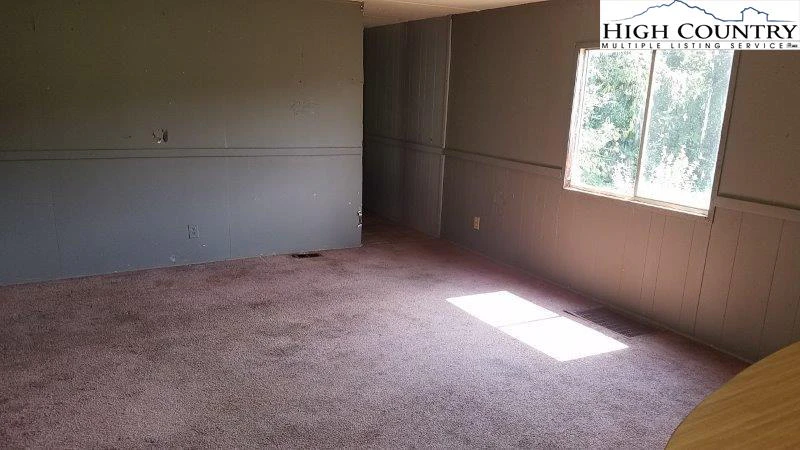Image number 14 for the current listing