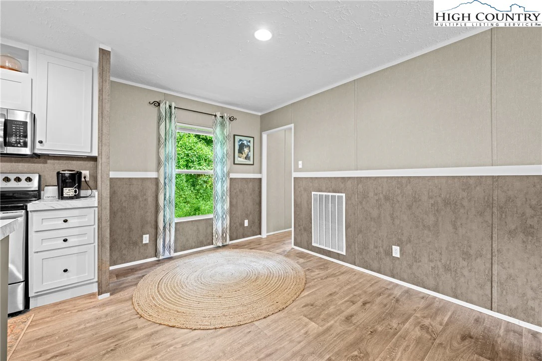 Image number 12 for the current listing