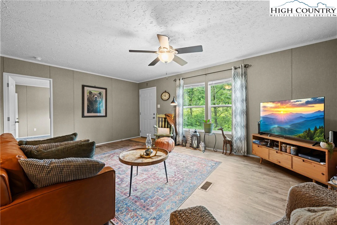 Image number 8 for the current listing