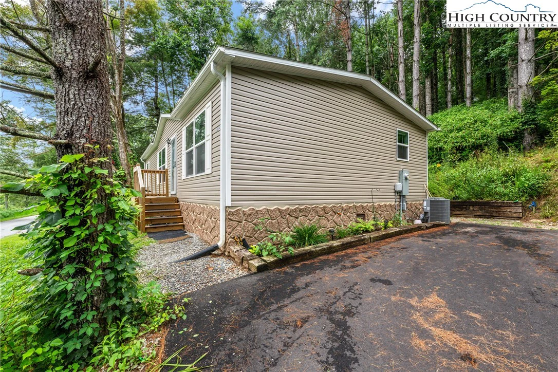 Image number 5 for the current listing