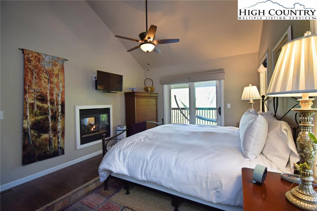 Image number 11 for the current listing