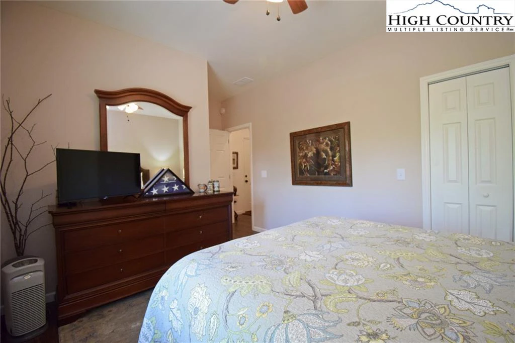 Image number 8 for the current listing