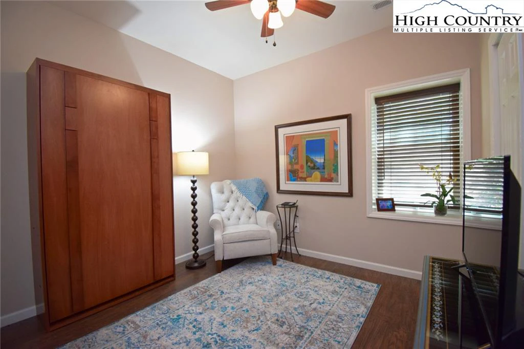 Image number 2 for the current listing