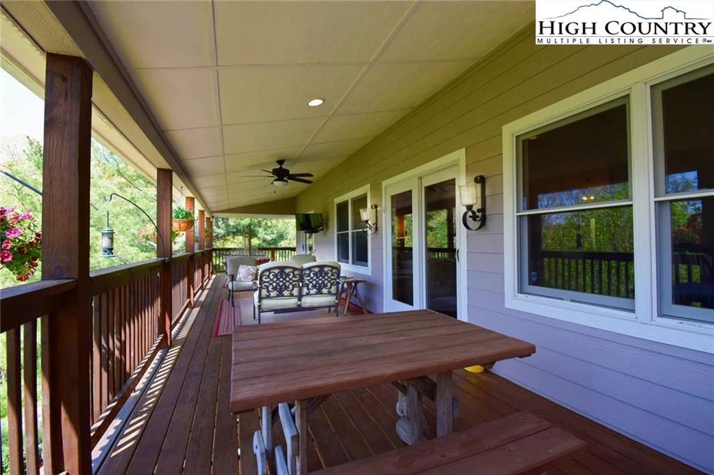 Image number 14 for the current listing
