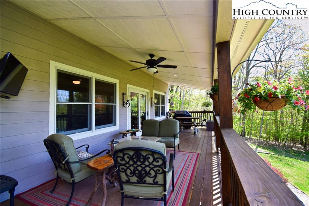 Image number 16 for the current listing
